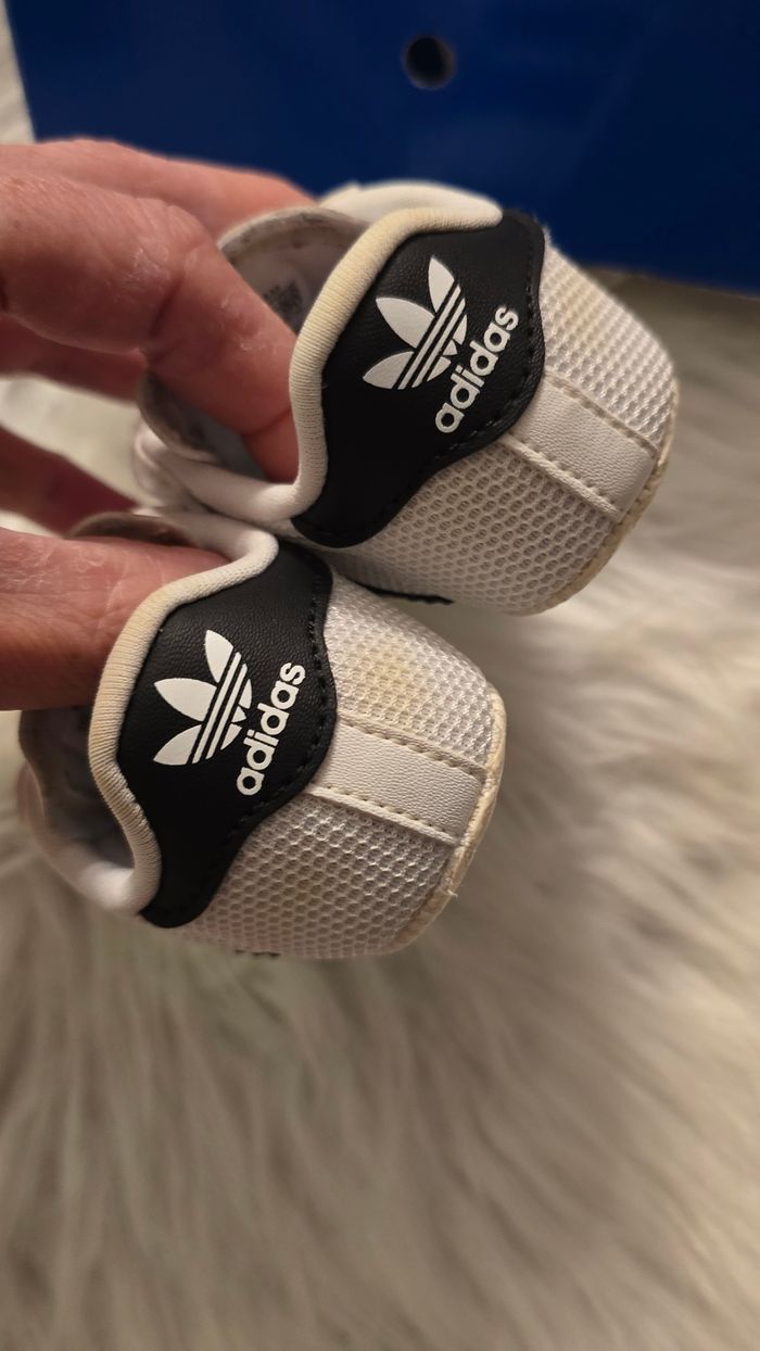 💙🤩🥰 superbes Baskets adidas pointure 17 mixtes (mises 1 fois)🥰🤩😍💙 - photo numéro 2