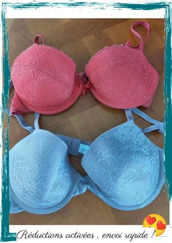 Deux soutiens gorges