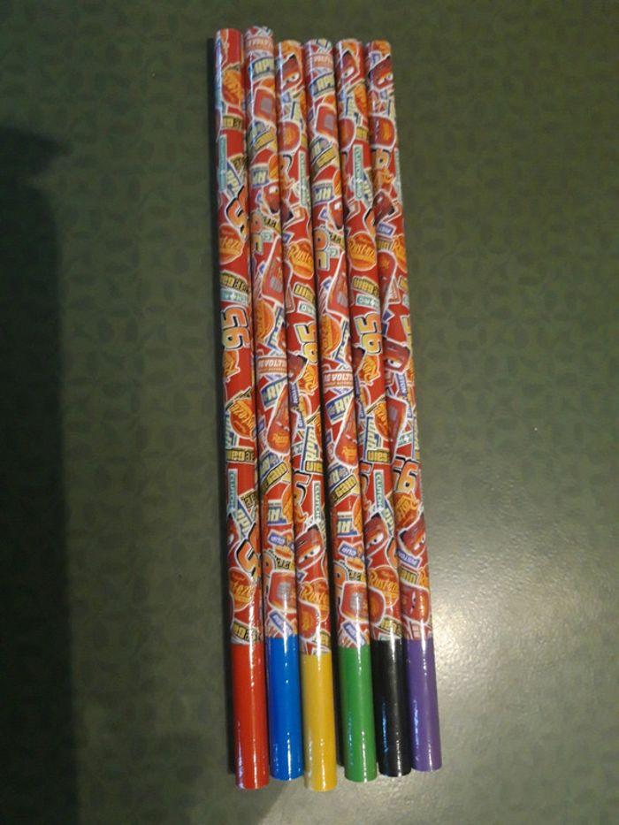Lot crayons de couleurs cars