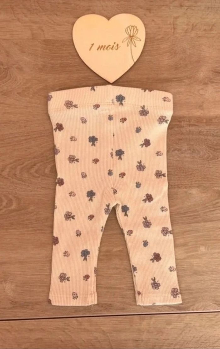 Lot de 3 leggings bébé fille – 1 mois – Kiabi – Côtelé fleuri – Neufs - photo numéro 5