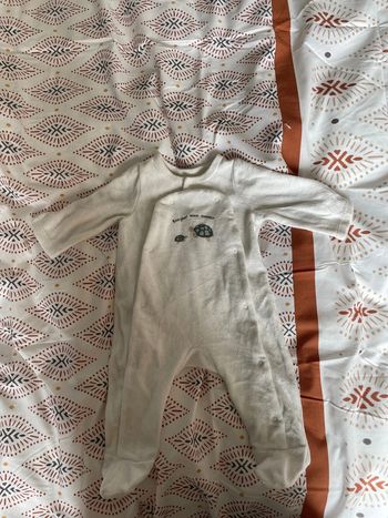 Pyjama tape à l’œil 3 mois
