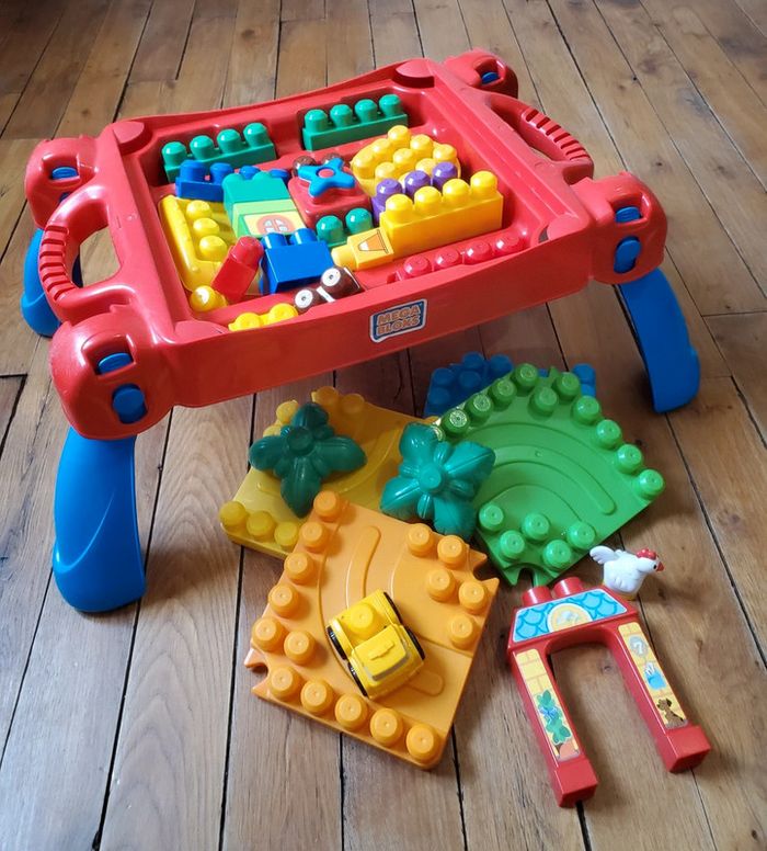 Table et mega bloks - photo numéro 2
