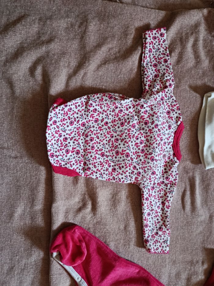 Ensemble pyjama, bonnet et bodie. - photo numéro 3