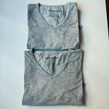 Lot de 2 tee-shirts neufs, gris col V, en coton pour homme taille  M, Redskins