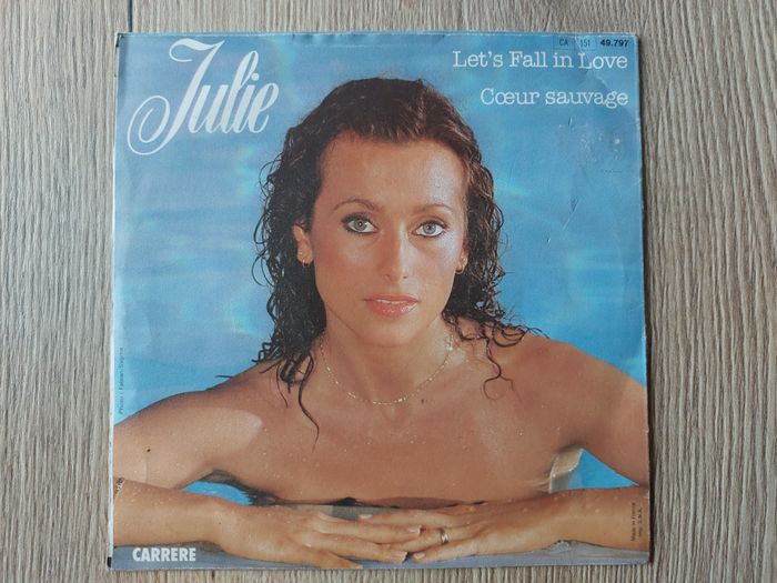 Disque vinyle 45 tours Julie Pietri Let's fall in love / Coeur sauvage - photo numéro 2