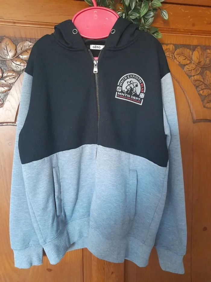Pull/veste à capuche