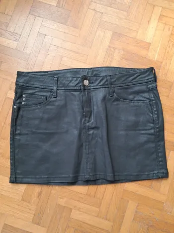 Jupe courte noire effet cuir tendance