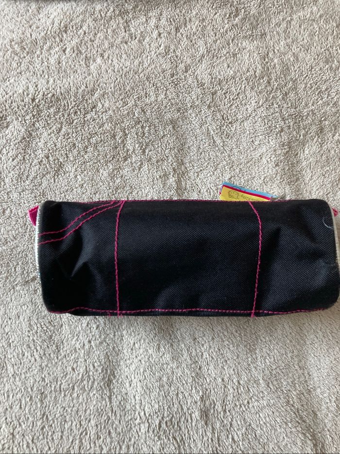 Trousse scolaire - photo numéro 2