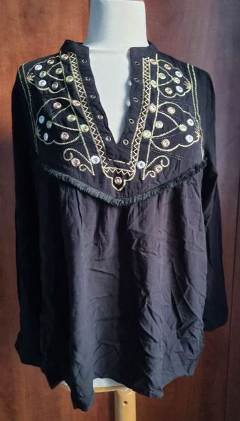 Blouse noir manches longues à motifs effet brodé taille M-L