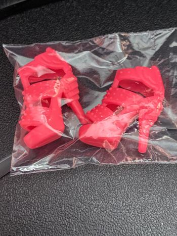 Chaussures à talons rose pour poupée Barbie