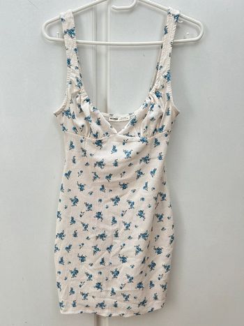 Robe courte beige et bleu à fleurs - pull & bear taille s