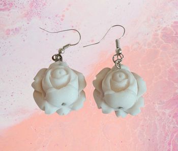 Boucles d'oreilles roses blanches pailletées