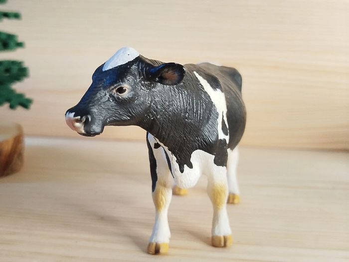 Schleich Vache noire et blanche Figurine animal de la ferme - photo numéro 2