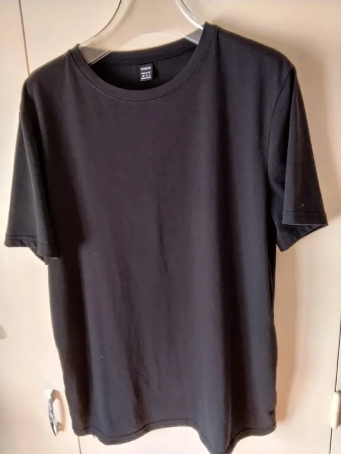 Tee shirt manches courtes. Marque shein (A223) - photo numéro 2