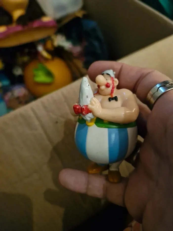 Lot 3 figurines Asterix + 7 pins - photo numéro 5