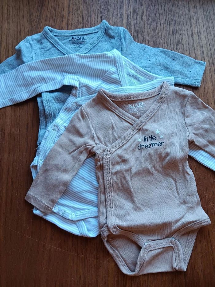 Lot 2 pyjamas + 3 bodys - 1 mois - photo numéro 4