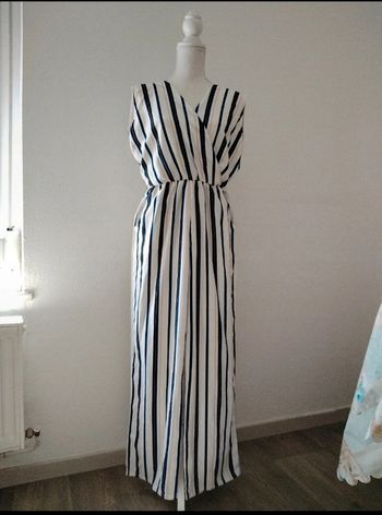 Combinaison légère à rayures noires et bleues