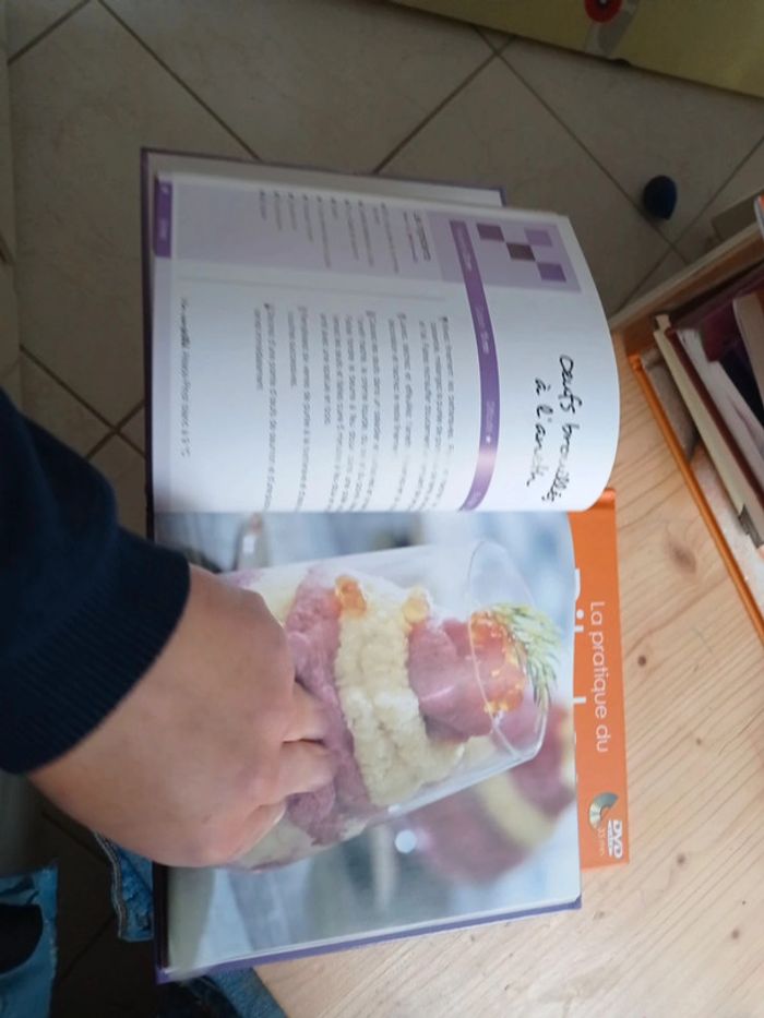 Livre dans un verre - photo numéro 3