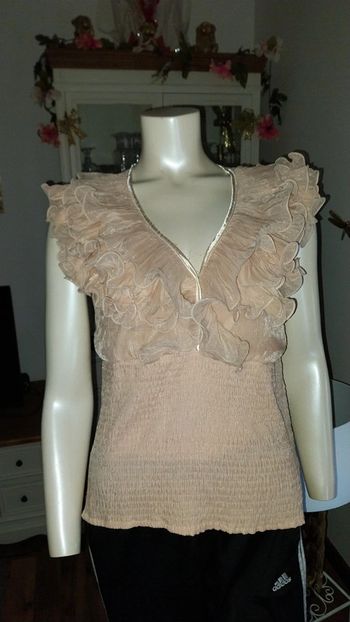 Top/ blouse volants rose poudré irisé très bon état Taille 36/38