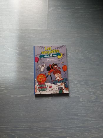 Livre les enquêtes de Nina numéro 5 Neuf v12