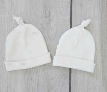 Lot de 2 bonnets unisexe de naissance nuages 38 cm.