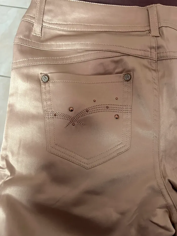 pantalon doré - photo numéro 5