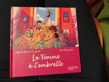Livre mac do la femme a l ombrelle hachette le musée magique
