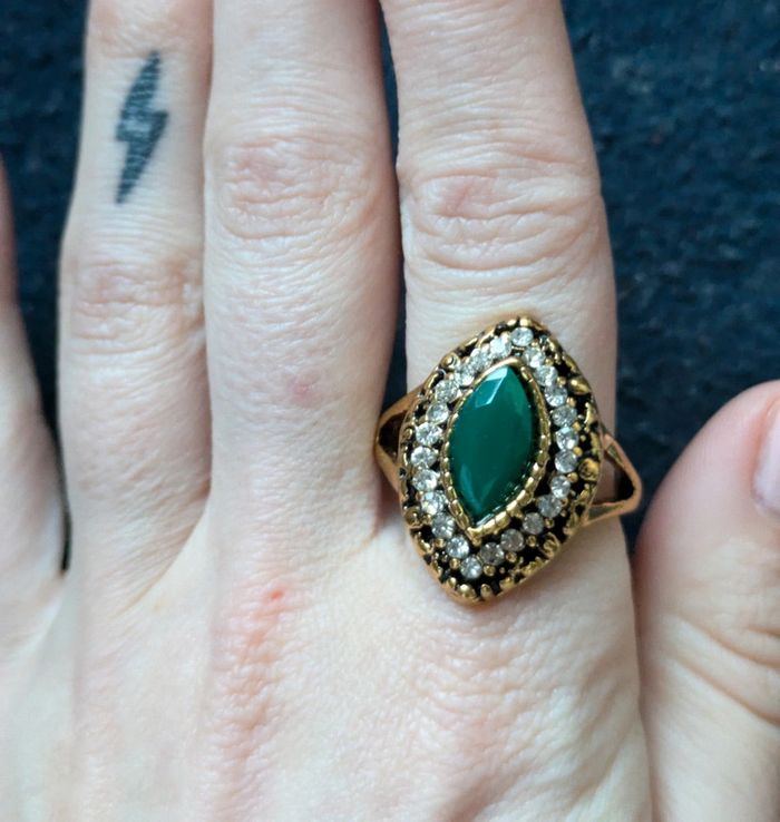 Bague losange fantaisie avec des strass