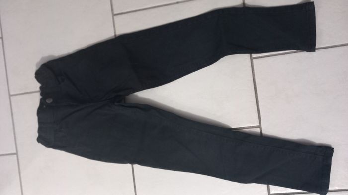 Pantalon jean skinny noir kiabi fille 9 ans tbe - photo numéro 2