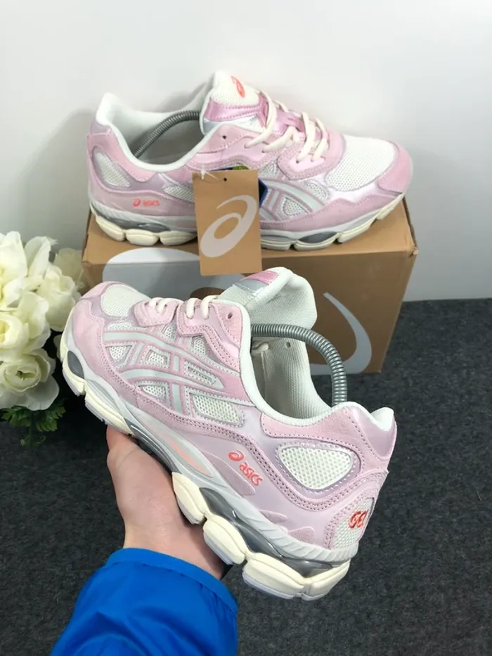 ASICS Gel NYC cream rose water taille 39