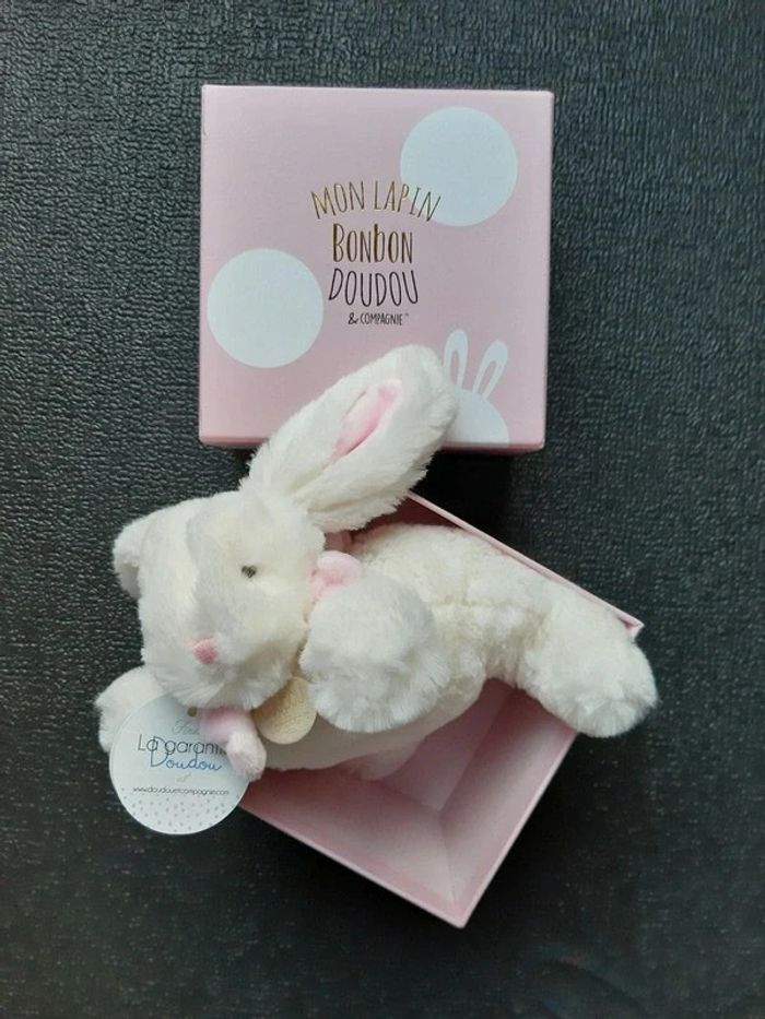 Doudou lapin NEUF