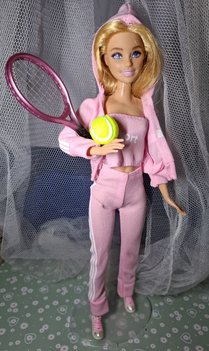 Lot barbie au club de tennis + livre Hachette