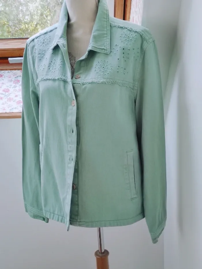 🍡 veste pistache broderie anglaise neuve avec antivol 🌱