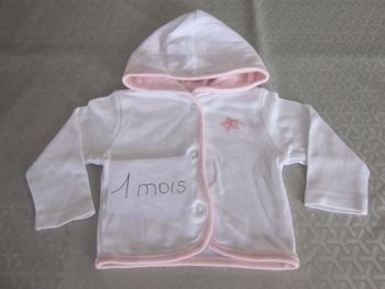fille 1 mois