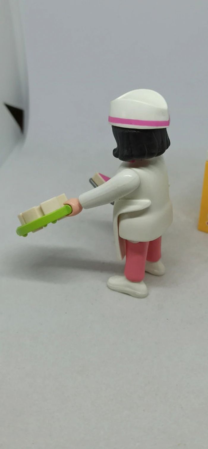 Femme pâtissière avec gâteaux playmobil - photo numéro 4