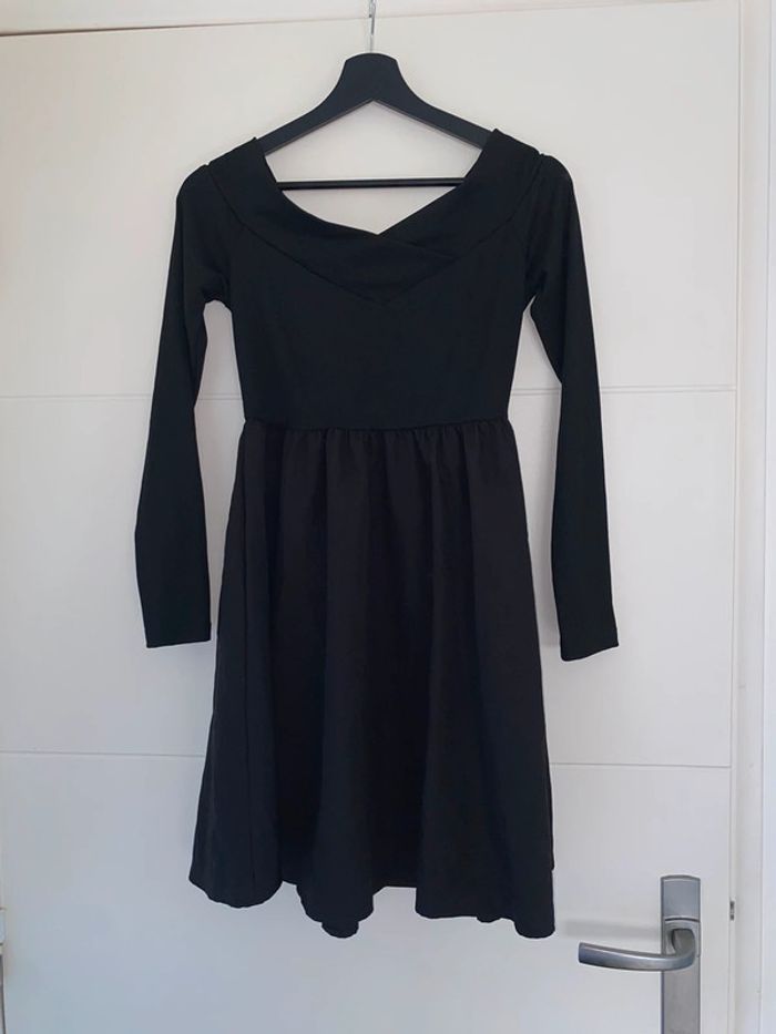 Robe noire manches longues