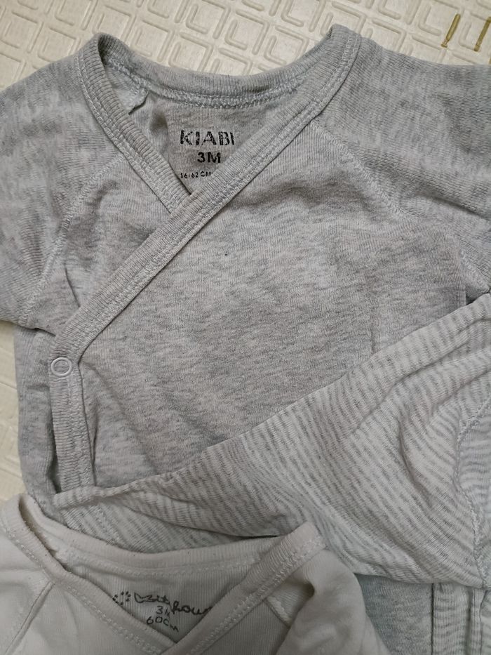 Lot bodies Kiabi taille 3 mois - photo numéro 2