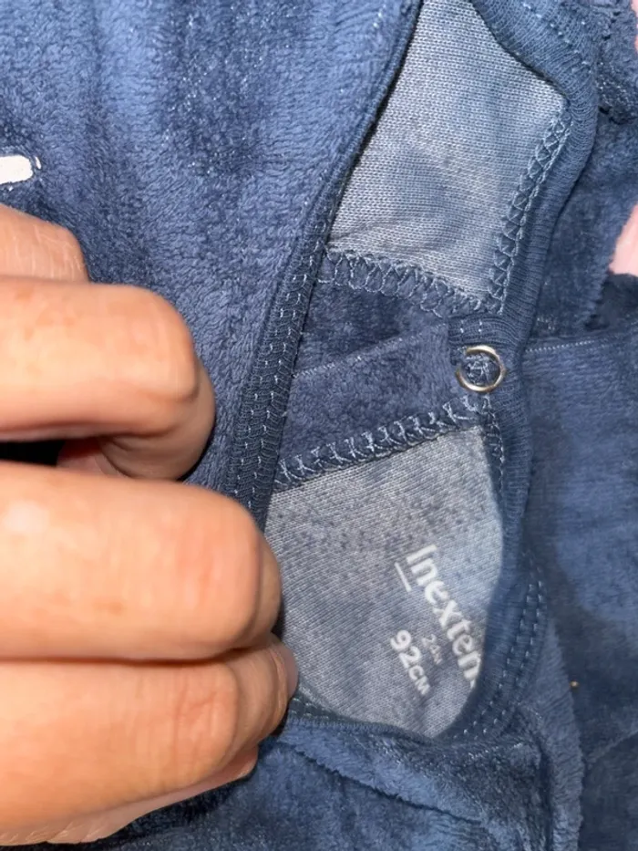 Deux pyjamas en velours 24 mois - photo numéro 2