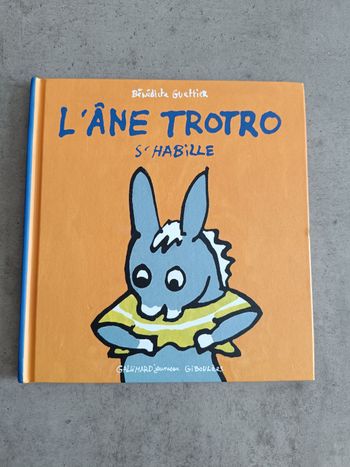 Livre l'âne Trotro s'habille