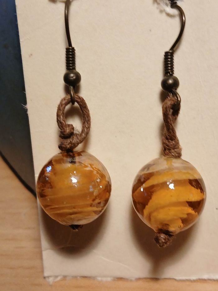 Ancienne pèrede boucles d'oreilles anglaises allumer qu'est-ce qu'elle a dit euh t'as pas besoin c'est pas aujourd'hui ça marche merdicateur oui c'est - photo numéro 2