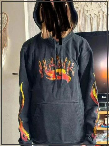 Pull  flamme  taille 14ans  marque ha  k