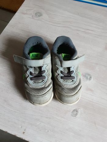 Sneakers basket gris nike P. 25