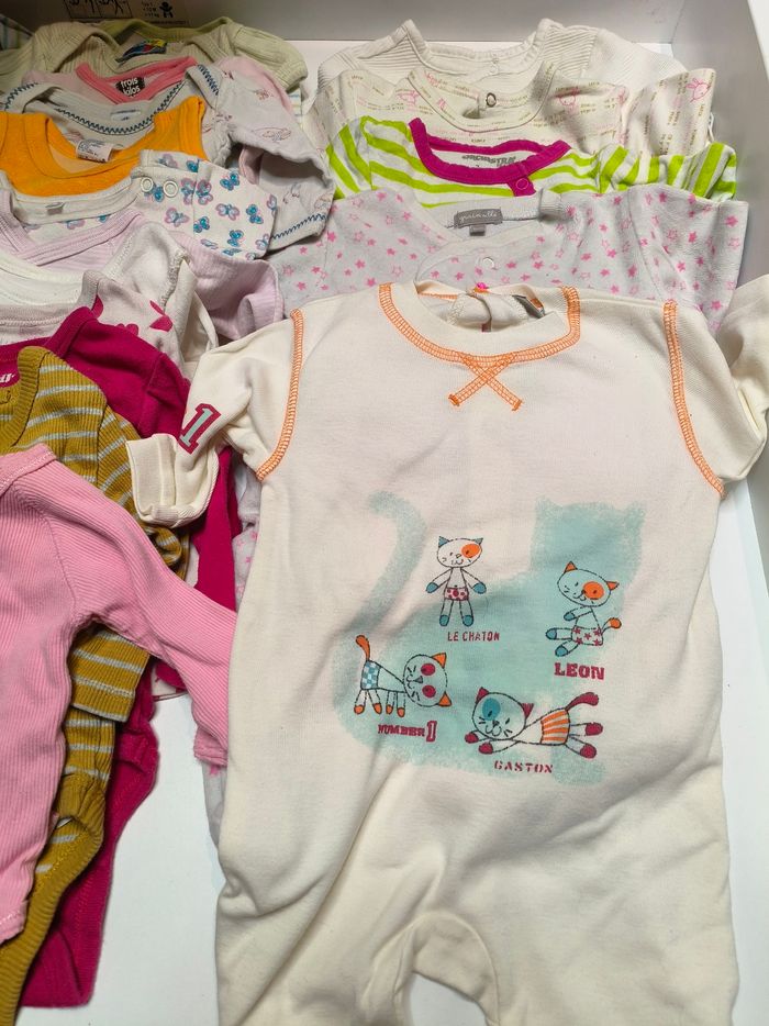 Lot 26 vêtements bébé fille 3 mois - photo numéro 4