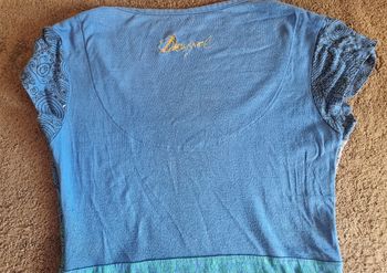 Robe desigual près du corps  jusqu'à la taillle