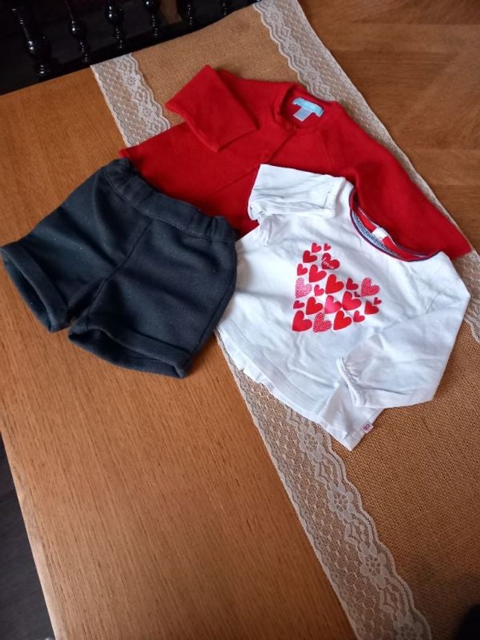 Short + Tee-shirt manches longues + gilet