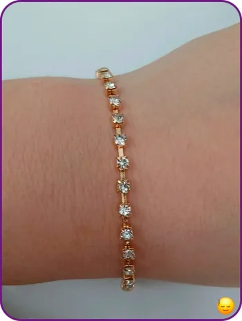 bracelet doré avec strass -look chic et stylé