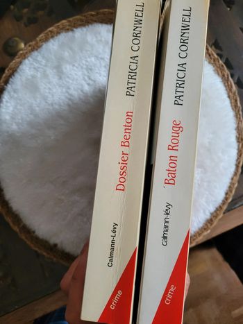 Livre P.Cornwell bâton rouge