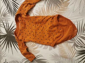 Body orange naissance 1 mois