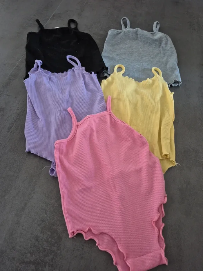 Lot 5 bodies été 9/12mois