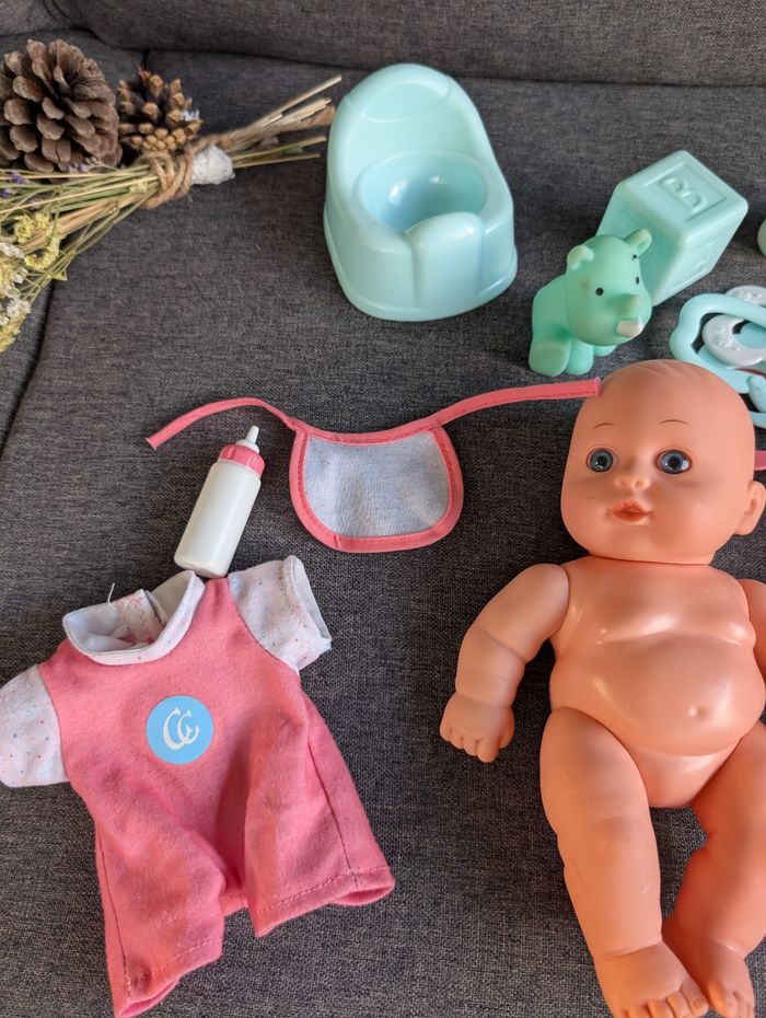 Poupée avec accessoires - photo numéro 3